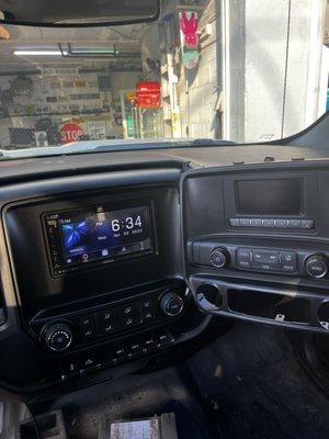 Chevy Silverado 16  radio replace