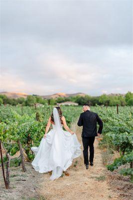 Running through the vineyards at Casa Real - Natalie Renee photography