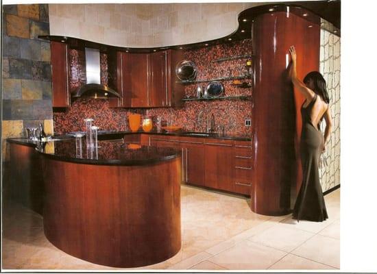 High-gloss, super sinuous and sensuous kitchen