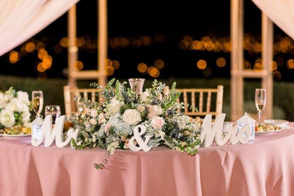 Sweetheart table spread by flowerdivas PC: Erica Vernis Photography