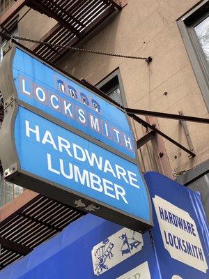 This place is a classic NYC Neighborhood Hardware Store. I love it! 05/16/22