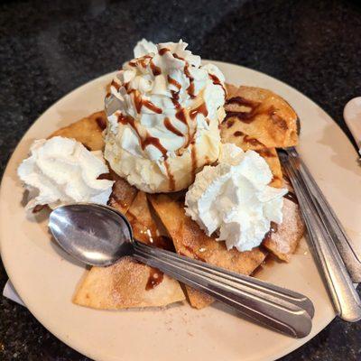 Sopapilla w/ice cream