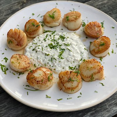 Scallops and homemade tarter sauce