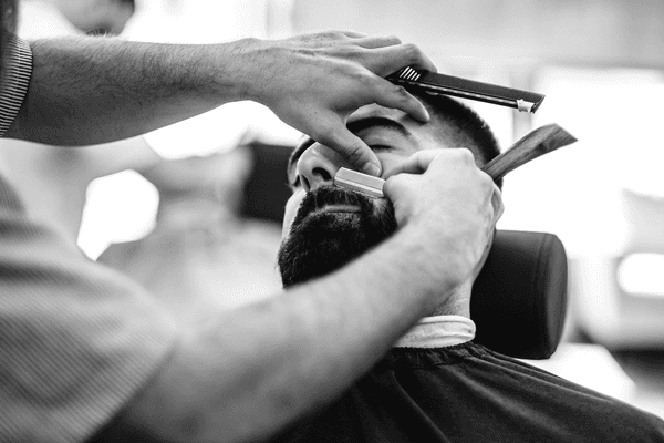 Straight Razor Shave For A Precise Beard and Mustache | Afeitado con navaja recta para una barba y un bigote precisos.