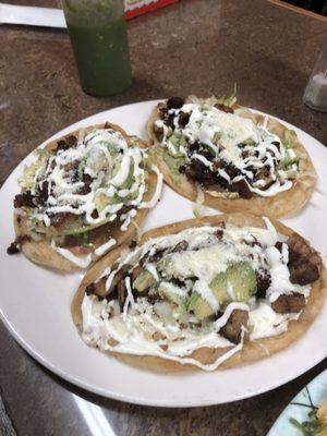 Sopes de carnitas!!! Wow!!!! Bottom is a memelas! Very good