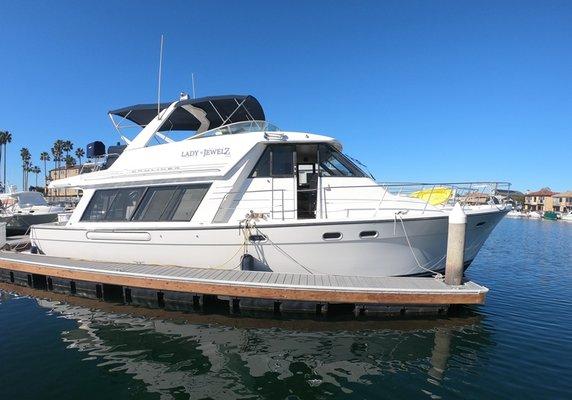 4788 Bayliner Piliot House, 2000; Twin Diesels; Tri-cabin; Salon w view; Open top deck;Dual Helms: Electronics