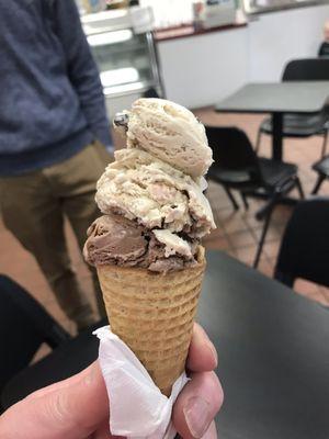 Pathetic two scoop cone. I've had samples bigger than this.