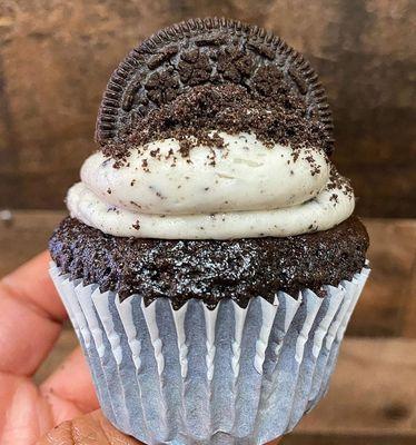 Chocolate Cookies n' Cream Cupcake