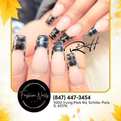 Embrace the magic of fall with a manicure that celebrates the season!