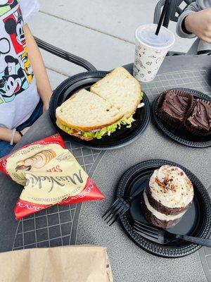 Turkey Avocado Sandwich, Chocolate fudge brownies & kettle chips