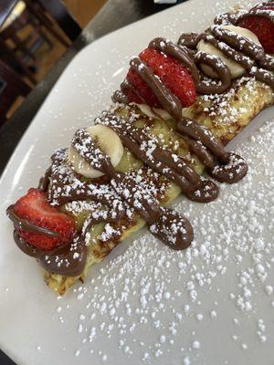 Nutella, strawberry and banana crêpe