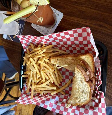 Smash burger & shoelace fries