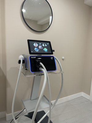 That is a cryo T-shock treatment machine,for using Anti Aging and Face lift and Double chin reduction