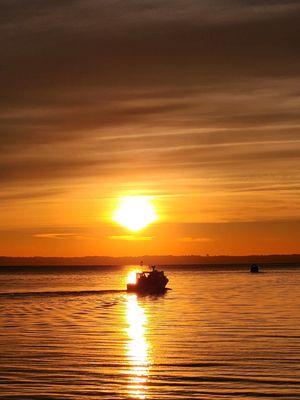 Charter Boat moontide jbound for the fishing rounds