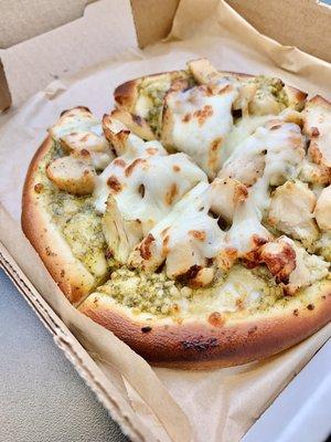 Chicken pesto pizza