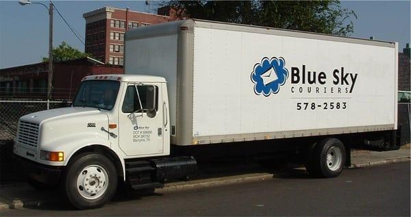 Memphis courier company with tractor trailer trucks ready when you are!