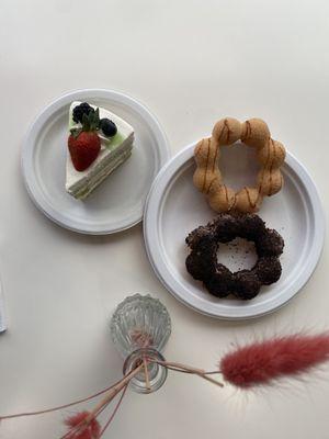 Mango Matcha Cake Slice and mochi donuts with Oreo flavor and churro flavor.