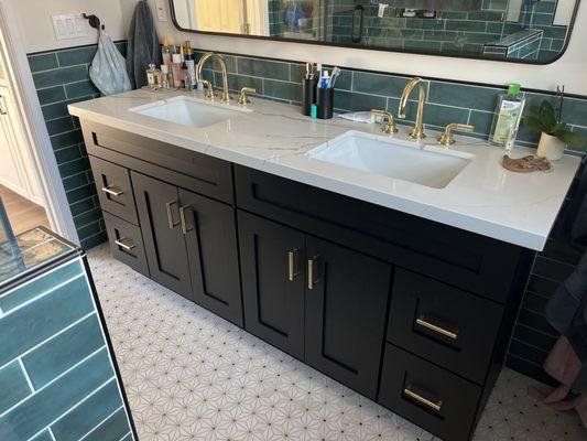 Black shaker modern floor-base, gold fixtures, quartz countertop, bathroom vanity.  At San Diego vanities.