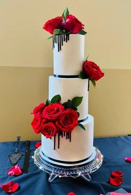 Elegant and Simple Wedding Cake