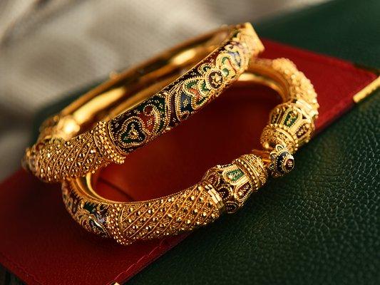 Since the 1929,  Bhindi Jewelers are masters of gold and couture diamond jewelry with a growing emphasis on Haute Horology.