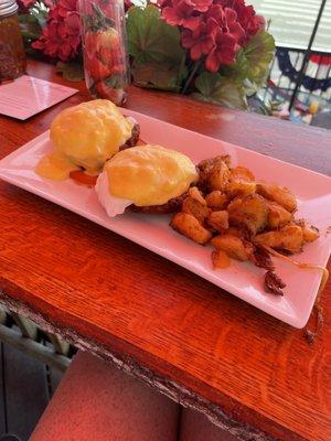 Crab cakes Benedict