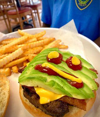 Bacon cheeseburger with avocado