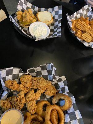 Chicken Finger Basket, Golden Nugget Burger