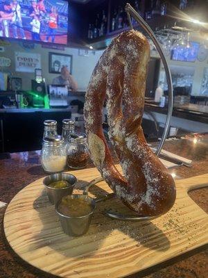 "Small" Amazing Pretzel