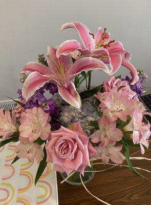 Beautiful bouquet - still blooming and pleasantly fragrant almost a week later