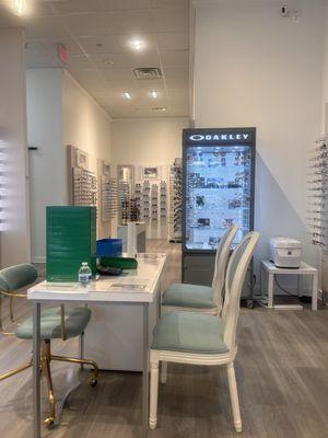 Peepers Eyecare Center