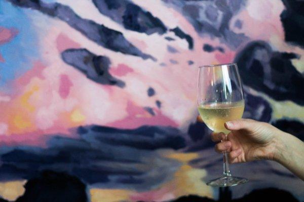 Wine + art ! What a great pairing