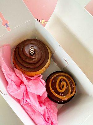 Marble Swirl cupcake and mini Fleur de Sel cupcake