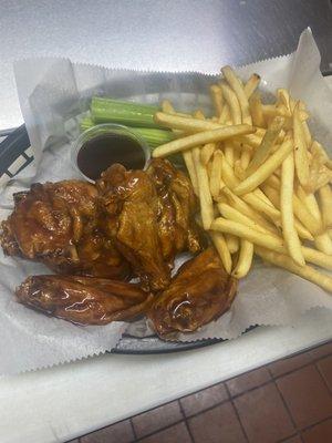 Honey, barbecue wings.. All the wingwing sauces, are made to order