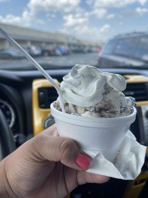 Oreo with whipped cream