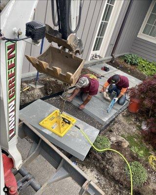 Setting some large Bluestone steppers with ease thanks to the @pavetool suction system! These stones were 2'x4'x4"!