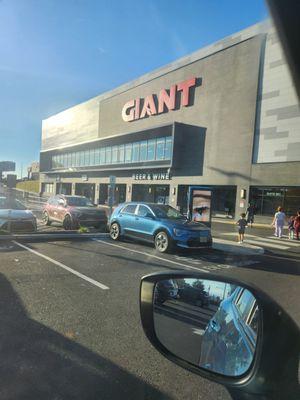 GIANT