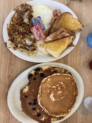 Eggs, Potato, Meat & Toast, Size Comparison between Regular (Blueberry) Pancakes & Mini Pancakes!