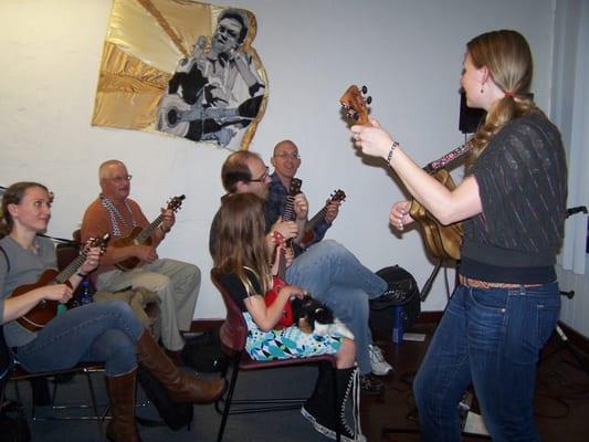 Ukulele worshop with Victoria Vox