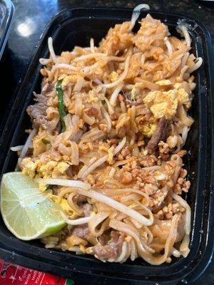 pad Thai.. see how over cooked and soggy the noodles look.. tasted horrible