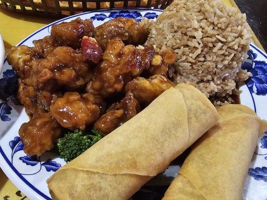 General Tso's lunch with extra egg roll instead of soup