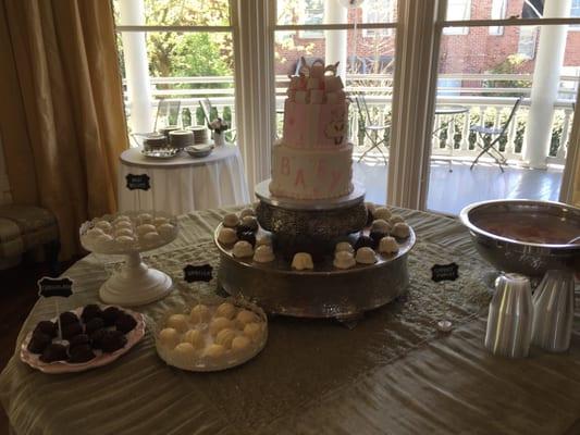 Beautiful cake table!