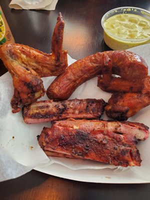 301 Combo: 3 ribs, two smoke wings, hot link with 2 sides