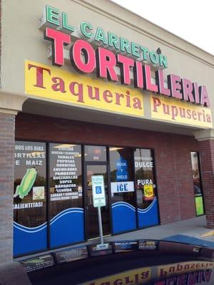 The front of El Carretón - Tortillera, Taqueria, Pupuseria.