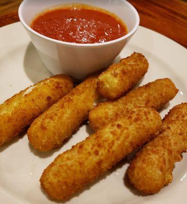 Fried mozzarella sticks with a side of marinara