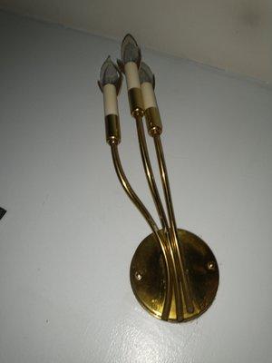 Sconce has damaged housing-can you repair (847) 772-0200