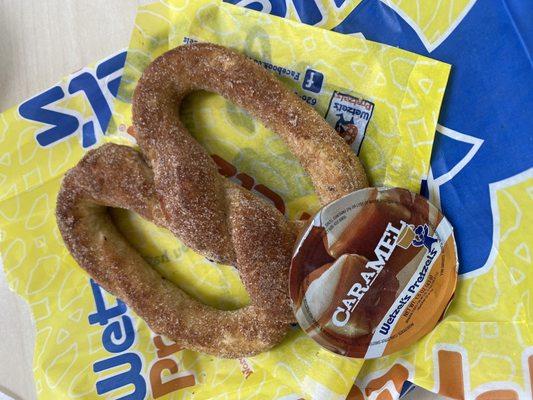 Cinnamon pretzel with warm caramel sauce, yummy!