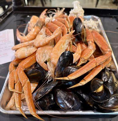 This was our plate of black mussels, shrimp, and king crab legs.