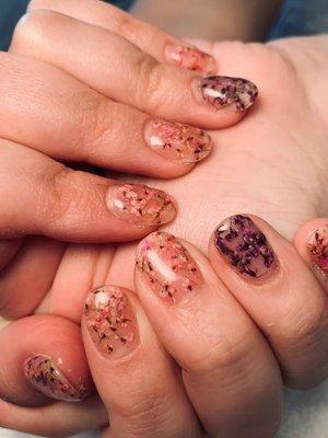 Dried flower on acrylic nails