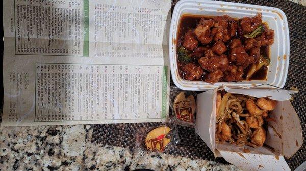 C11. General Tso's 3/5  want the chicken  crunchy  Shrimp lo mein 4/5   because the noodles are soggy