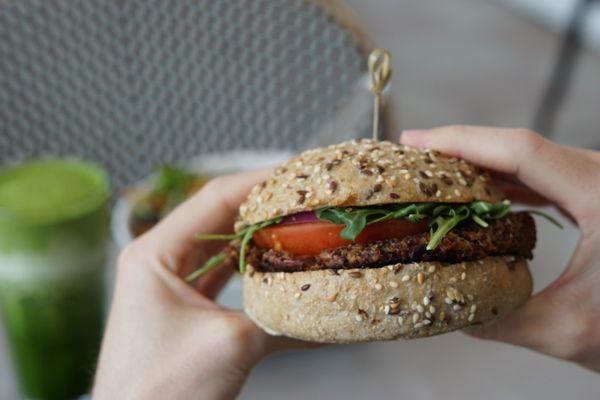 Quinoa burger  IG: lunchwithlaur